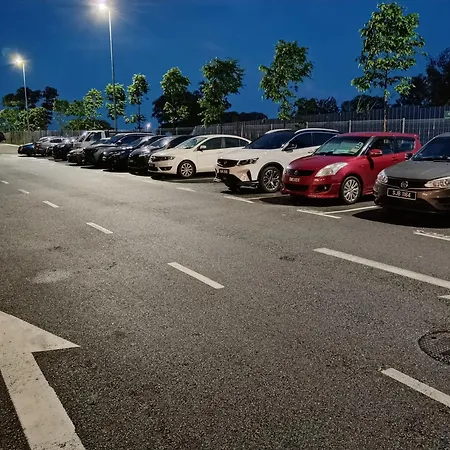Alanis Suites Klia By Cotton Cloud Sepang Exterior photo